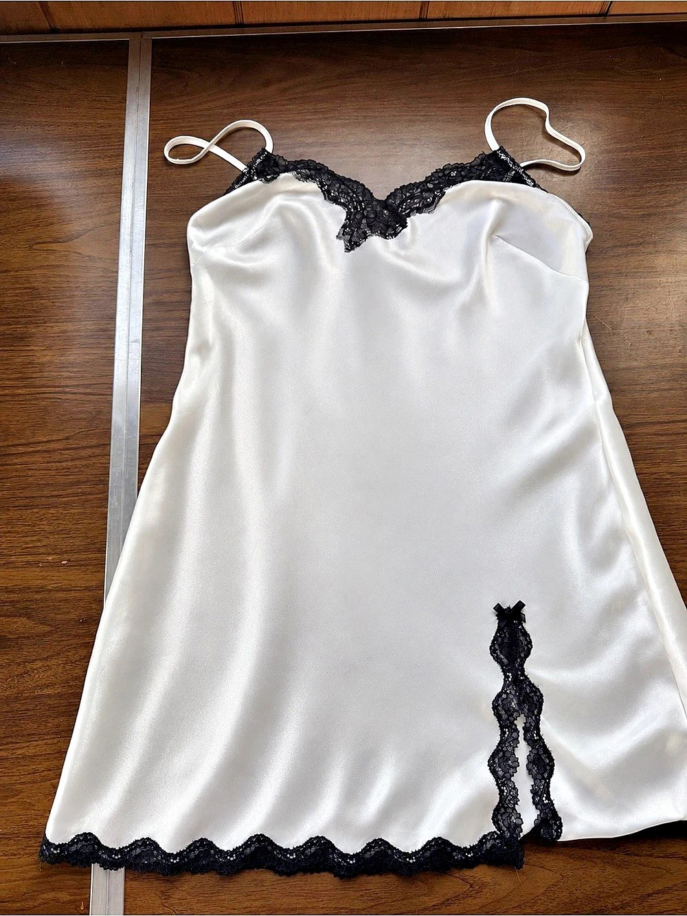 Victoria's Secret Lace Trim Chemise in White & Black Size Small NWT
